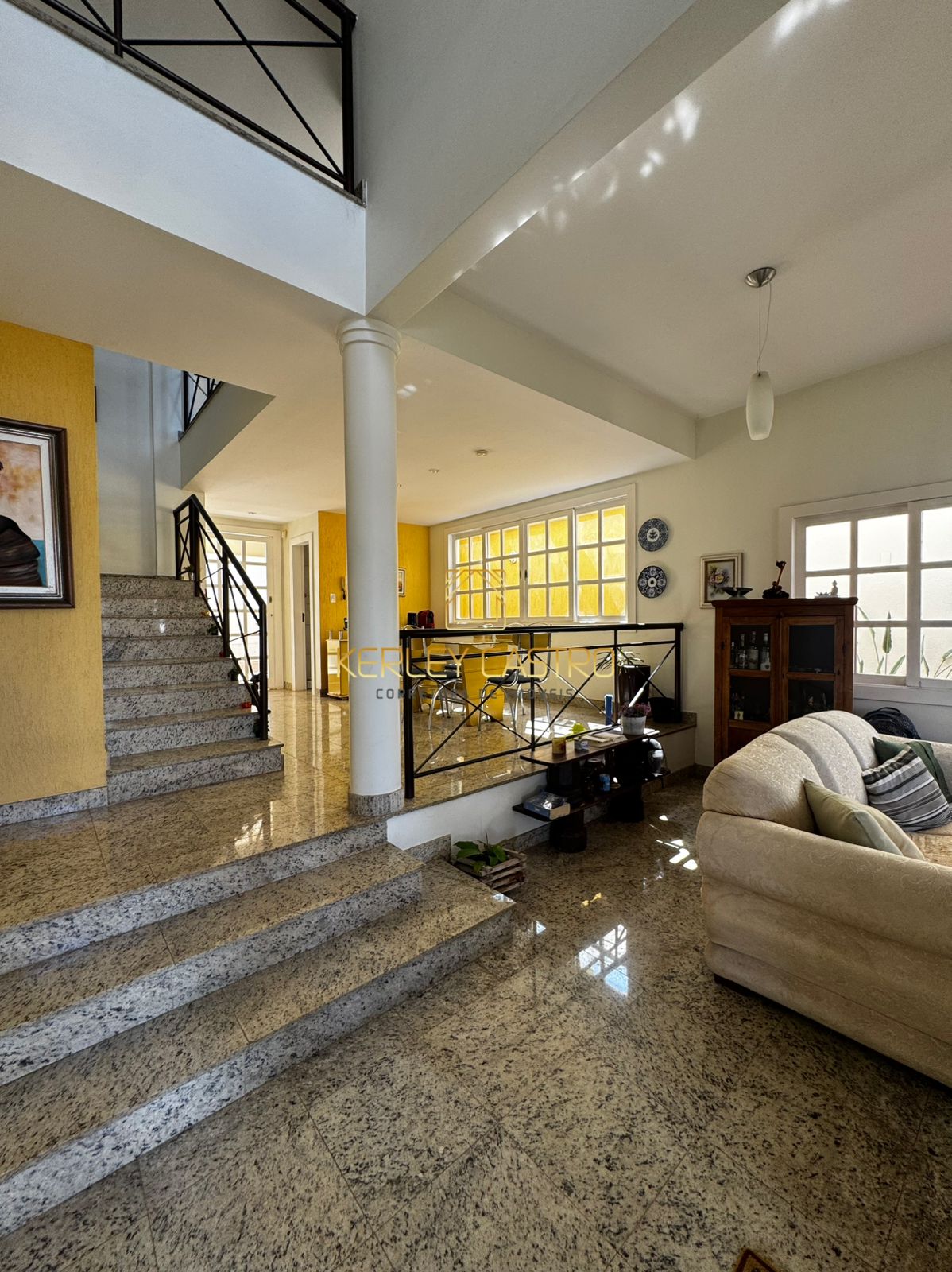 VENDO ÓTIMA CASA NO BAIRRO MANGABEIRAS 